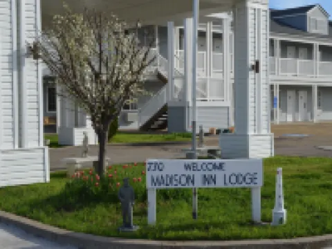 Madison Inn Lodge Hotels in Fredericktown