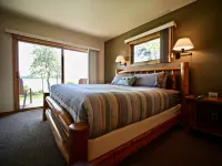 Whaleback Inn - parking