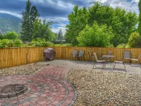 Sunny Shuswap B&B Hotels in Chase