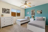 Colorful Cactus - Hot Tub, BBQ and Fire Pit! 4 Bedroom Home by RedAwning Hotels in Joshua Tree