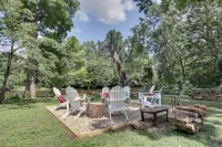 3 Mi to Great Smoky Mtn NP Riverfront Retreat - spa