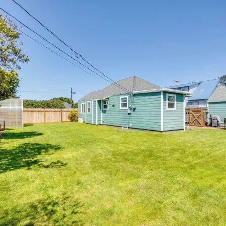Walk to Gold Beach: Charming Cottage w/ Yard!