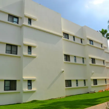 HI - Bnei Dan - Tel Aviv Hostel Отели рядом с достопримечательностью «Пляж Ха-Цук»