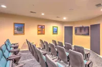 Modern Resort Condo ~ 3 Mi to Branson Landing - Wifi