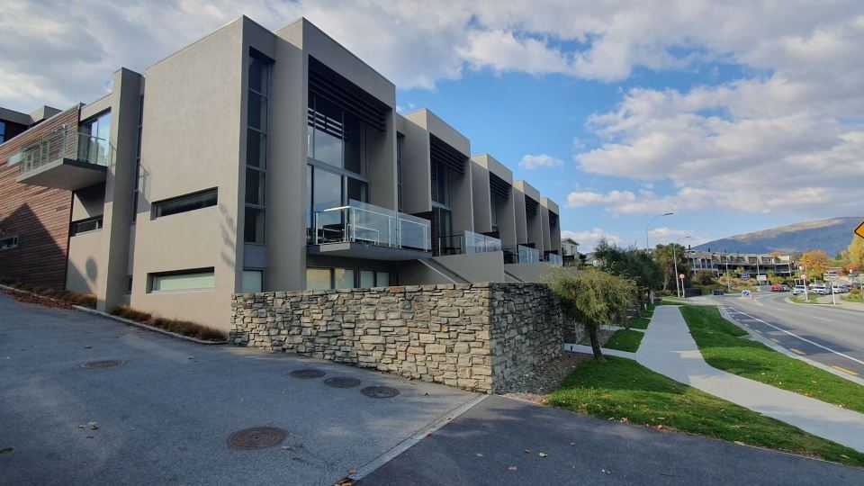 Lakeshore Springs Apartments