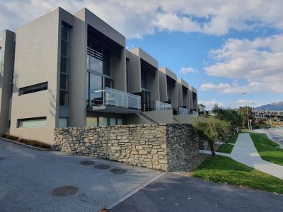 Lakeshore Springs Apartments