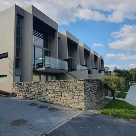 Lakeshore Springs Apartments