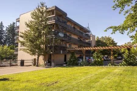 Lakeshore Inn Отели рядом с достопримечательностью «оз. Освего»