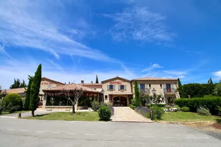 Hôtel et Restaurant Logis le Mas de Mon Père Отели в г. Мирабель