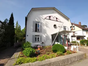 Villa Waldperlach by Blattl