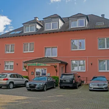 Hotel Lonac Hotels near Wittlaer