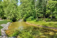 Luxury Creekside Cabin w/ Hot Tub, Near Helen! - 3-Star