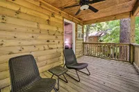 Private Hot Tub, Yard Pet-Friendly Whittier Cabin - 3 tähden