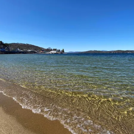 2 Mi to Lake Winnipesaukee! Group Hideaway