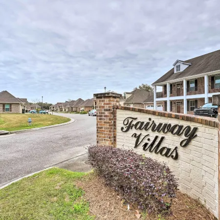 Diamondhead Condo - Marina, Pool Access & Golfing!