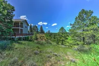 Upscale Flagstaff Home w/ Hot Tub & Mountain Views - خلابة