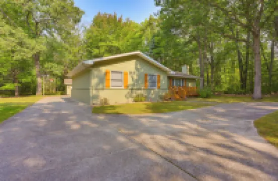 Houghton Lake Cottage Escape w/ Patio!