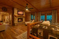 Heavenly Heights Lodge •Hot Tub •Theater •Game Room • Pet Friendly • Elopements