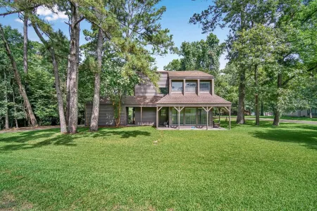 Coldspring Cottage < 1 Mi to Lake Livingston!