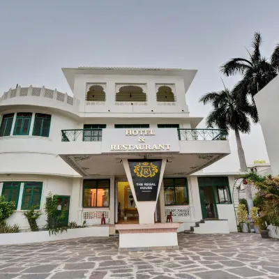 Treebo the Regal House, Near Fateh Sagar Lake Hotels near Chetak Smarak