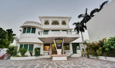 Treebo the Regal House, Near Fateh Sagar Lake فنادق في أودايبور