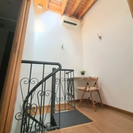 Central, one-bedroom duplex near the sea. Free Wi-Fi