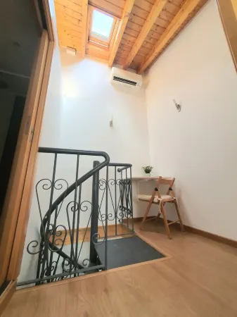 Central, one-bedroom duplex near the sea. Free Wi-Fi