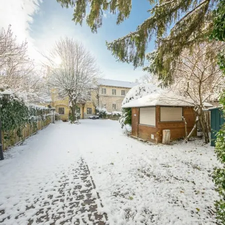 Spacious 2BR Stay for 6 Heart of Mödling Отели в г. Мёдлинг