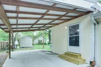 Cozy Carterville Home: 3 Mi to Crab Orchard Lake! - 2-Star