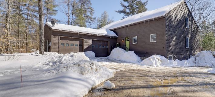 Waterfront Lakes Region Home on Private Cove! Ξενοδοχεία στην πόλη Strafford County
