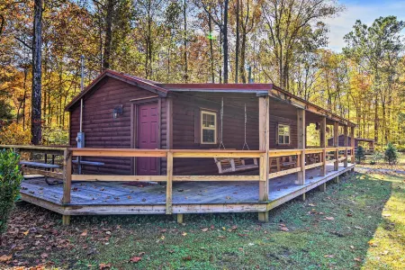 Cozy Anchors Away Cabin Hideaway w/ Fire Pit! Отели в г. Томас