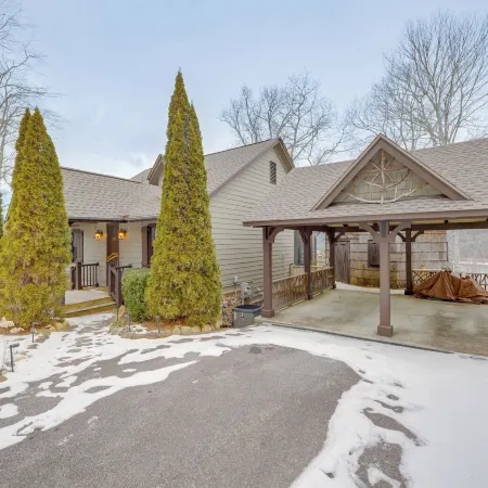 Cashiers Home w/ Lake Glenville Views!