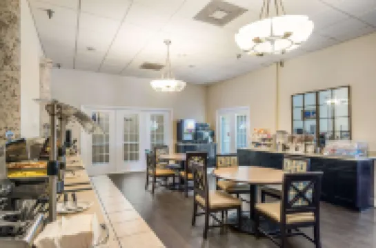 คลาเรียน อินน์แอนด์สวีทส์ เซ็นทรัล เคลียร์วอเทอร์บีช