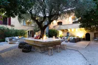 Le Vieux Castillon Hotels in Estézargues