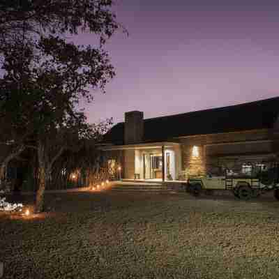 Nako Safari Lodge Hotel Exterior