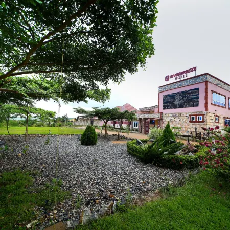 RiverBreeze Hotel