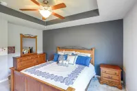 4 Mi to Offutt AFB - Family Home in Omaha Suburbs! - Badekar