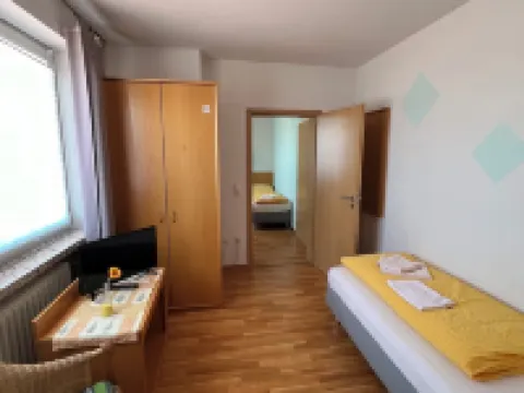 Gasthaus & Metzgerei Besenhardt Hotels in Wackersdorf