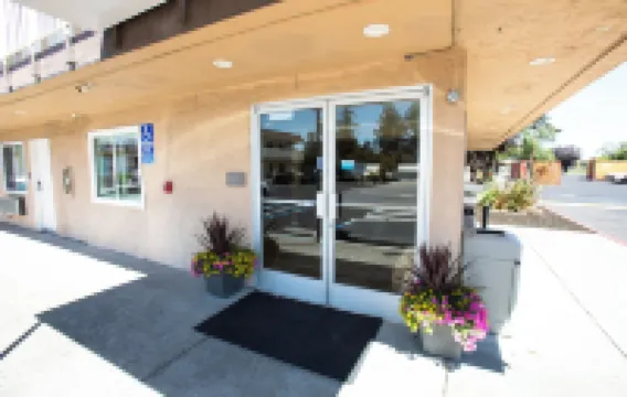 Budget Inn by 101 Bus from Downtown