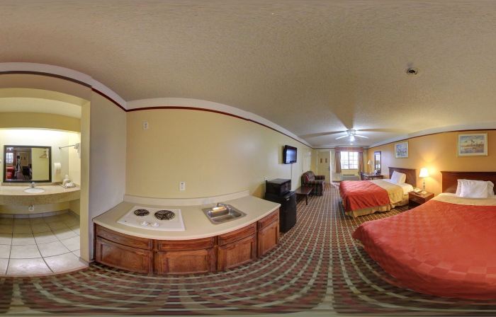 Deluxe Inn and Suites