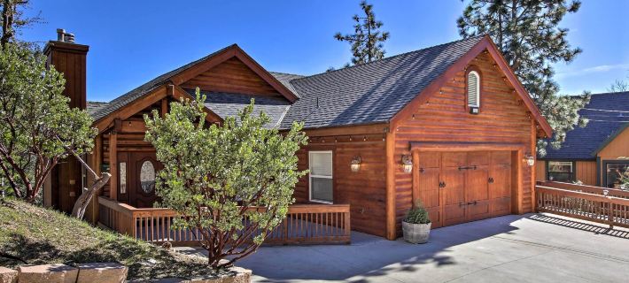 Mountain Gem w/ Game Room, 5 Mi to Lake Arrowhead! Hotele w: Lake Arrowhead