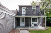 Charming Cottage and Scenic Lake Access - Inviting Summer Escape Hotels in Huron