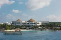 Almare, a Luxury Collection Adult All-Inclusive Resort, Isla Mujeres Hotel dekat Yoga, The Treehouse