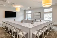 Cambria Hotel Calabasas - Malibu Hotels in Agoura Hills