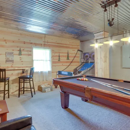 Hot Tub & Game Room: Charming Morganton Cabin!