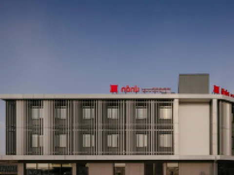 イビス トビリシ エアポート トビリシのホテル