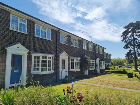 Haven Cottage, Walmer - overlooks park, close to beach & promenade