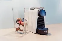 Central luminous 2 beds with balcony & aircon