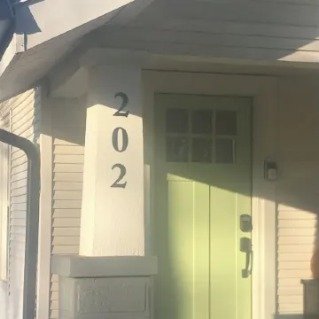 Charmer 2bed house fenced in Broken Arrow. Rose District 1 block off Main pet ok