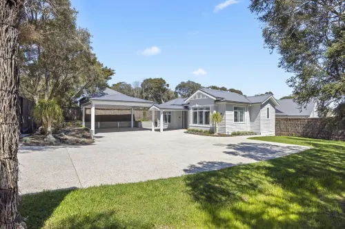 Saltwood Coastal Hamptons Luxe With Pool